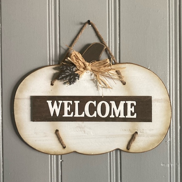 HP-NWT- 13βx 18β White-Washed Wooden WELCOME Pumpkin Shaped Fall Decor Sign π - Picture 4 of 17